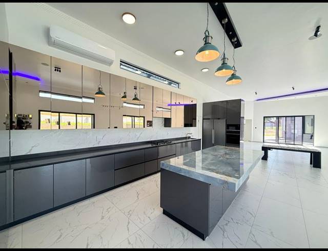 5 BEDROOM HOUSE FOR SALE IN BLUE HILLS EQUESTRIAN ESTATE